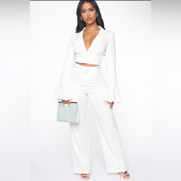 Fashion Nova 2 piece White w Black Pinstripe Suit jacket and Pants Size medium - Picture 2 of 3